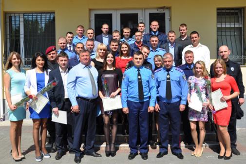 В Черкасах 45 випускників відомчого навчального закладу отримали дипломи про вищу освіту В Черкасах 45 випускників відомчого навчального закладу отримали дипломи про вищу освіту