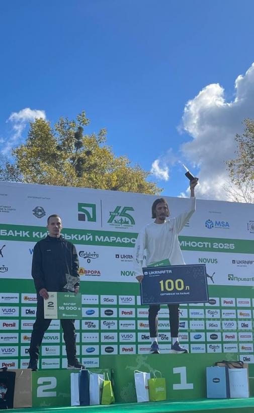 Студент ІЗДН НАВС – срібний призер ювілейного “ПриватБанк Київського марафону Незламності 2025”