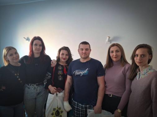 Сила духу, що єднає: студентське самоврядування ІЗДН відвідало поранених бійців Сила духу, що єднає: студентське самоврядування ІЗДН відвідало поранених бійців