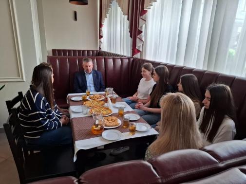 Тепла розмова про важке минуле: зустріч студентського самоврядування з ліквідатором наслідків аварії на ЧАЕС 